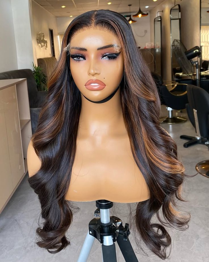 Body Wave Lace Front Wig Human Hair13x6 T30 220% Density Highlight Lace Front Wigs Human Hair Pre Plucked Transparent Lace